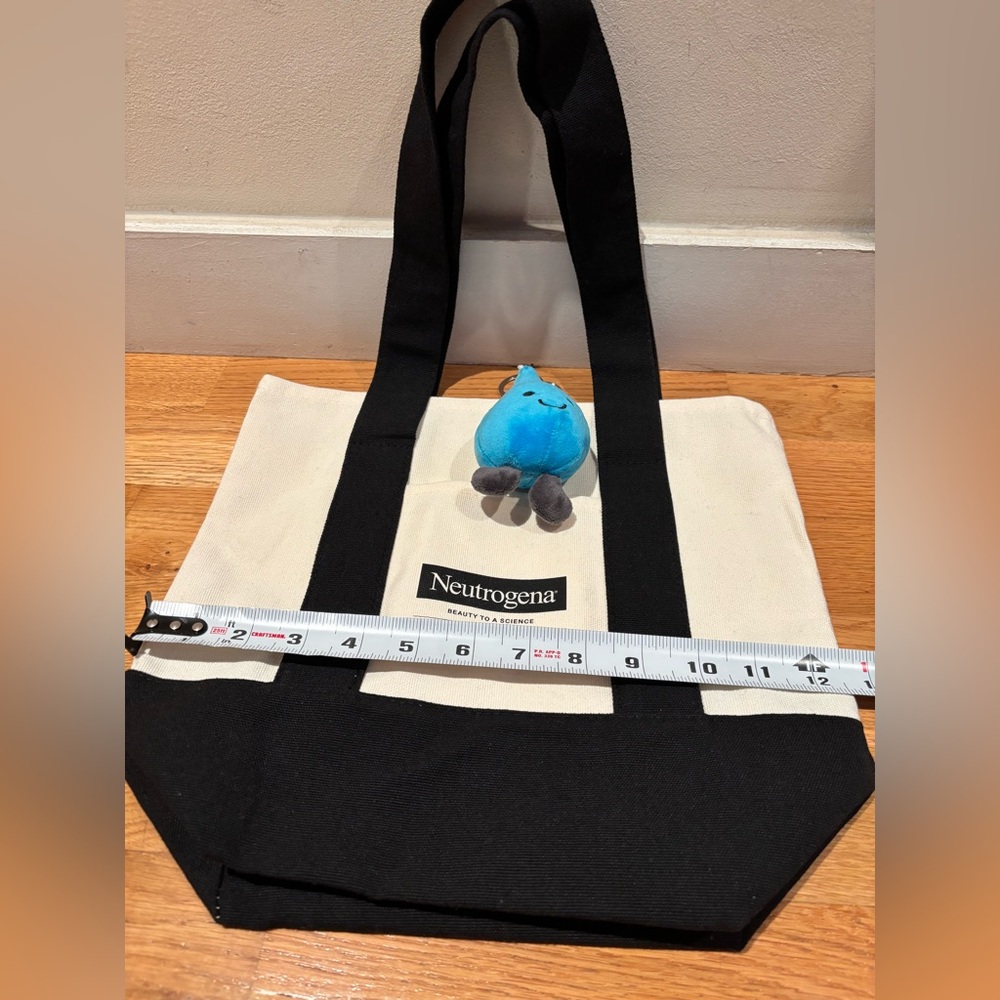 New Neutrogena tote bag + Hydro bag charm+Plastic Cup. Approx measurements